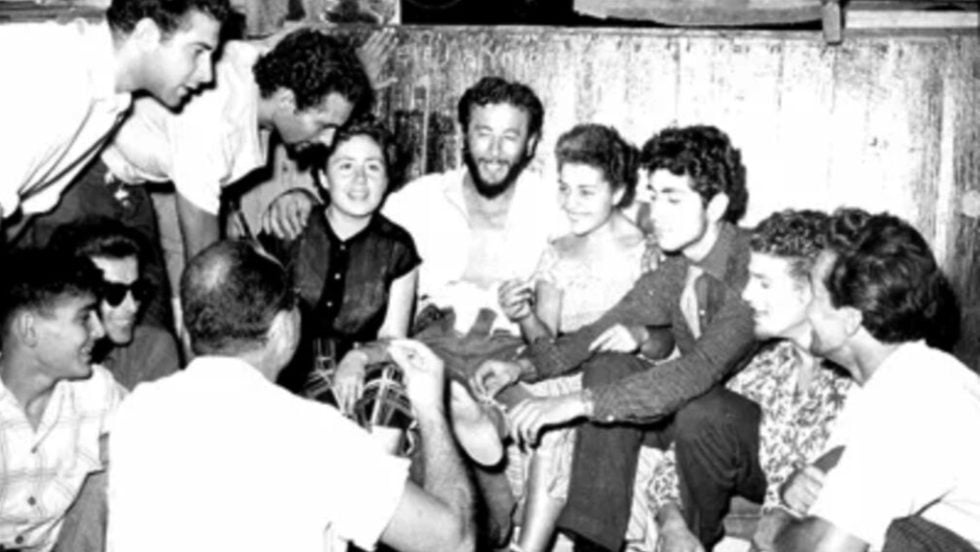 Ο Σίμος Τσαπνίδης με άλλους υπαρξιστές (1953)